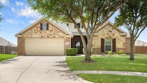 Exterior - 5-BD/3-BA Spacious Getaway | Pool, Golf Sim & More (Burleson)
