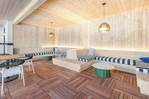 Interior - Verse - Pool & Gym - Mins to Broadway (Nashville)
