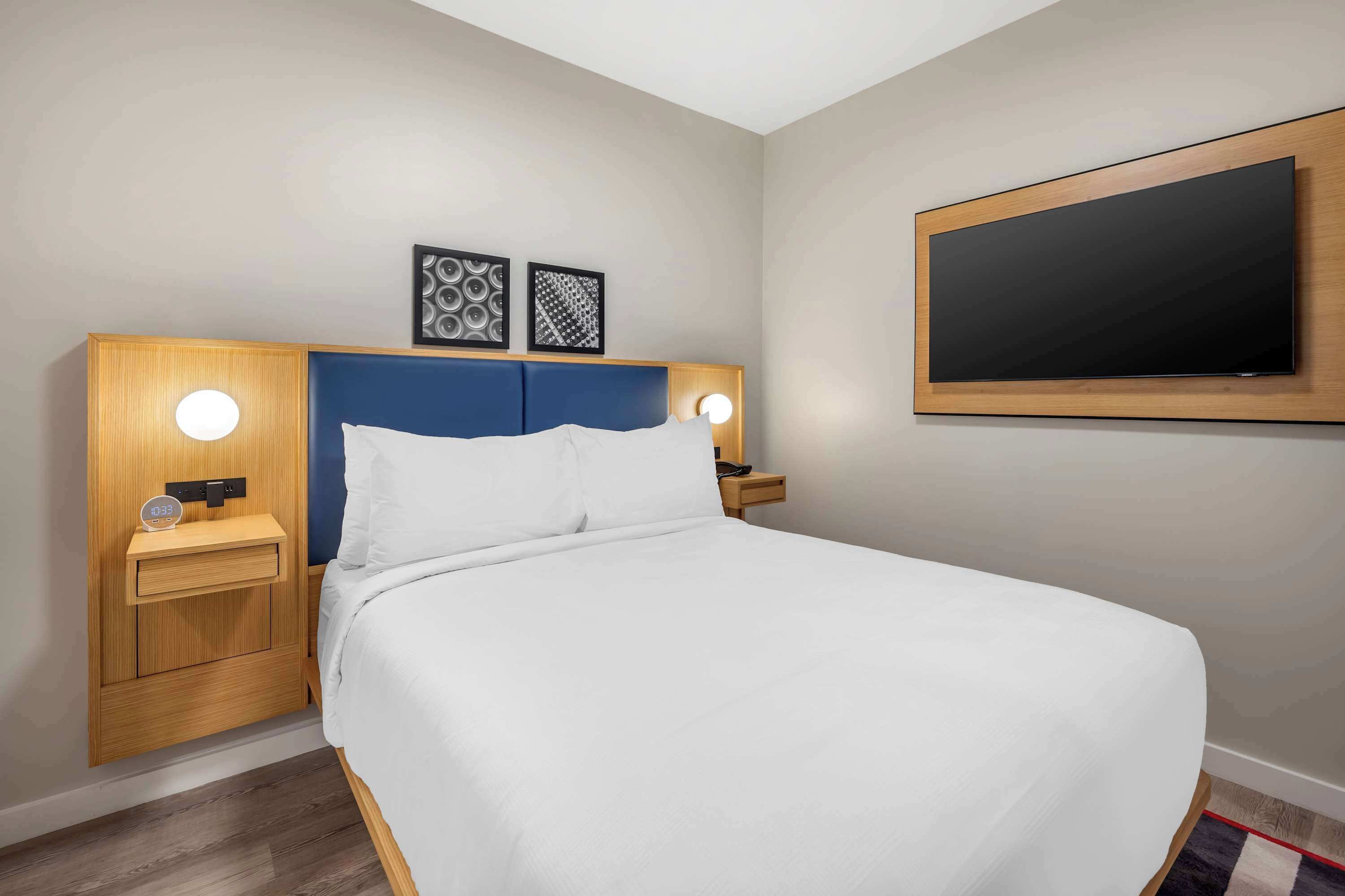 2 habitaciones, tabla de planchar con plancha, cuna de viaje y wifi 
