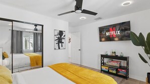 Unclassified image, 4 of 51, button - Quiet Canyon Luxury 4BR | Ping Pong & BBQ (Los Angeles)