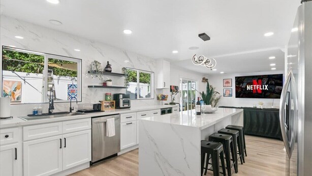 Unclassified image, 1 of 51, button - Quiet Canyon Luxury 4BR | Ping Pong & BBQ (Los Angeles)