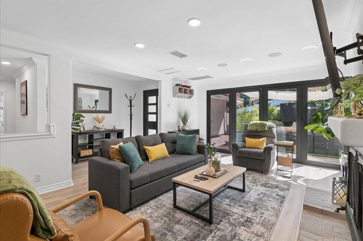 TV, fireplace, offices