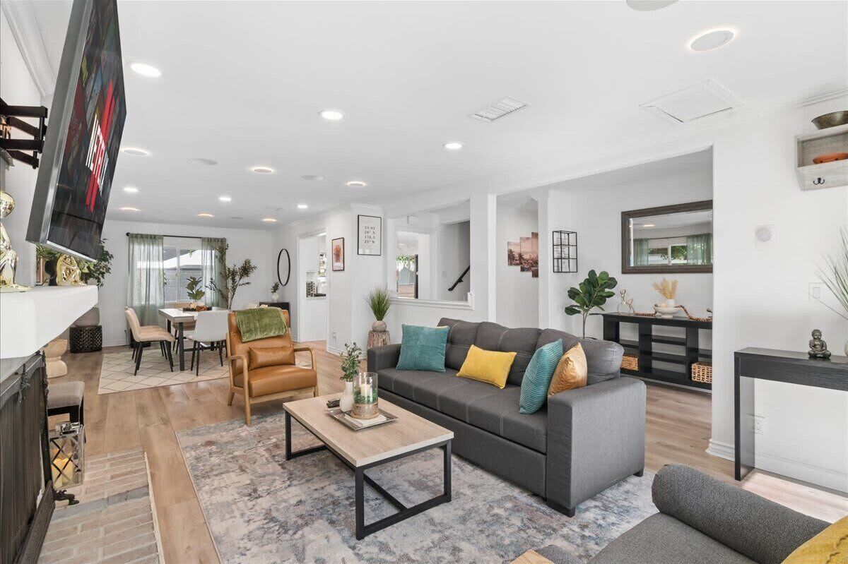 TV, fireplace, offices