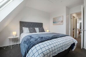Room - Urban Oasis - Christchurch Holiday Home (Christchurch)