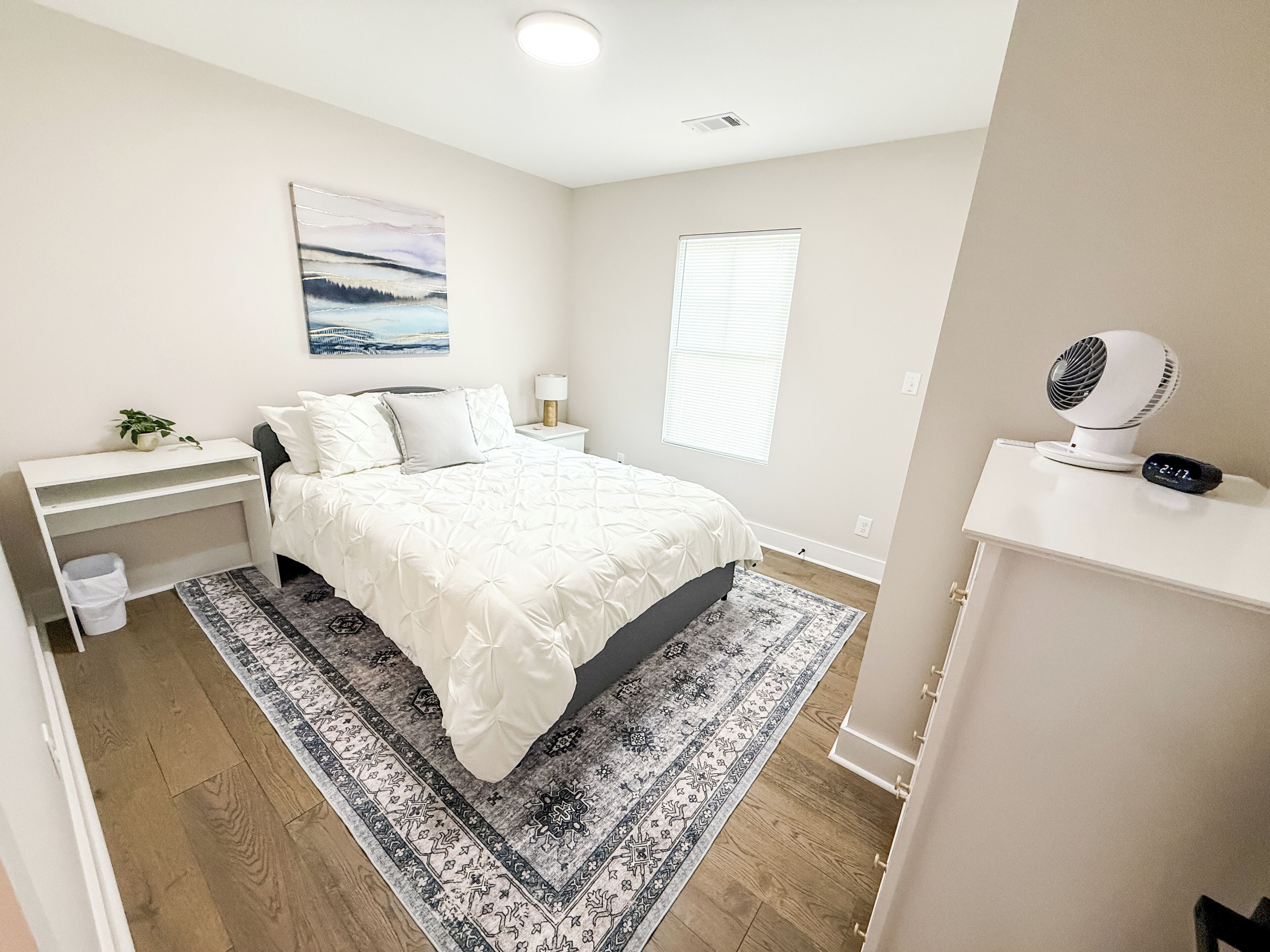 3 bedrooms, iron/ironing board, WiFi (free), bed sheets
