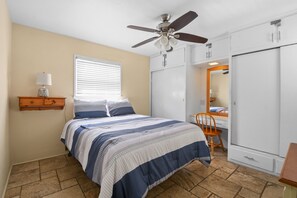 Room - Oceanfront Boardwalk Retreat, Newport Beach (Newport Beach)