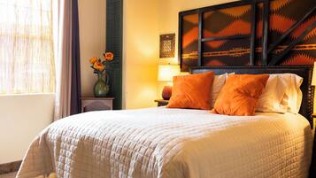 Deluxe Condo, Kitchen, Ground Floor | WiFi (free)