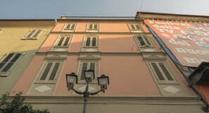A building facade with multiple windows and a street lamp. - PENTHOUSE IN THE HEART OF DOGLIANI, LANGHEXPLORER (Dogliani)