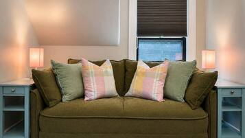 TV, books, music library, stereo