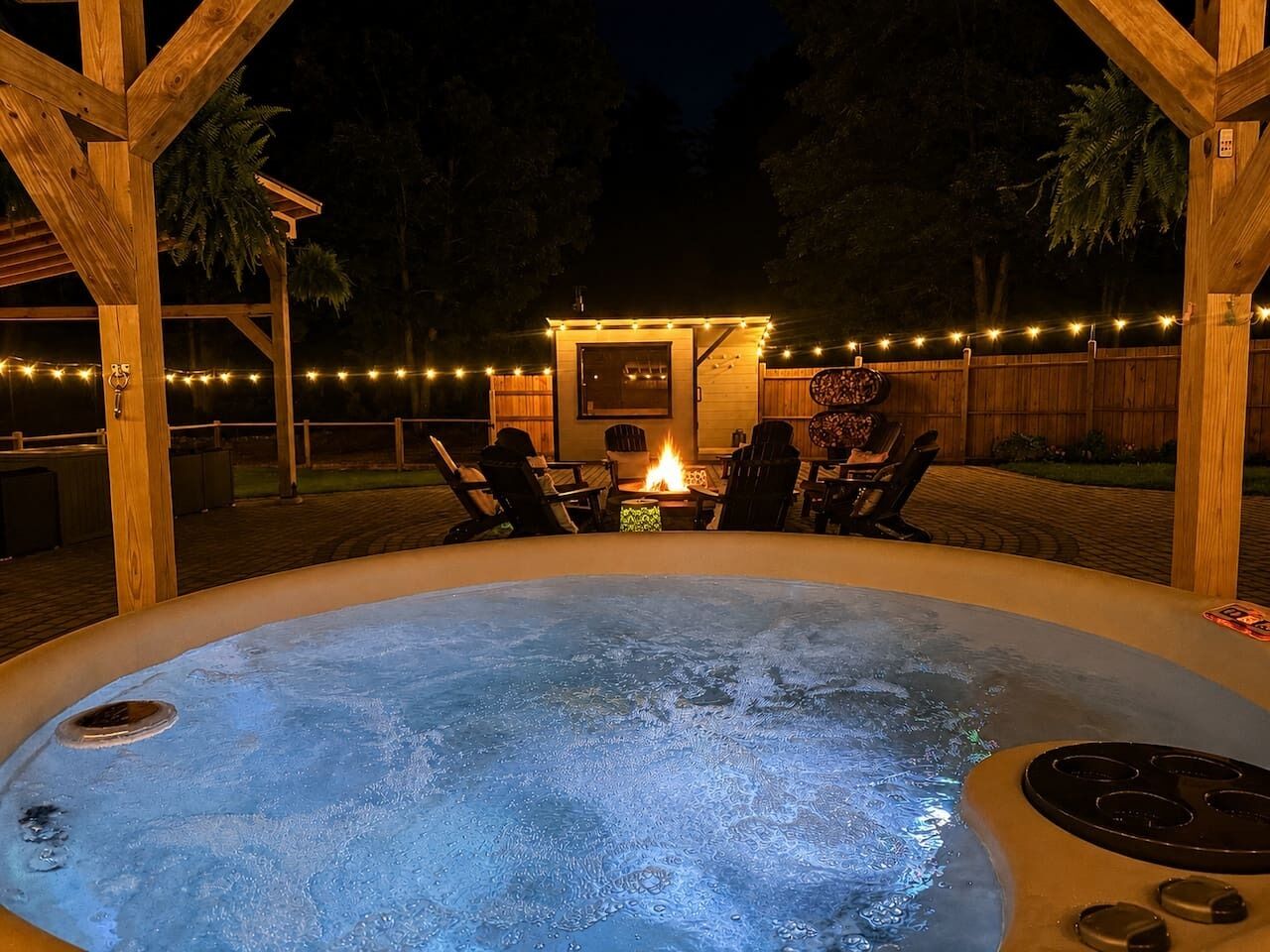 Outdoor spa tub
