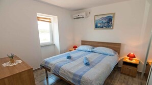 1 bedroom, Internet, bed sheets - Classic One Bedroom Apartment with Sea View and Terrace (Rab)