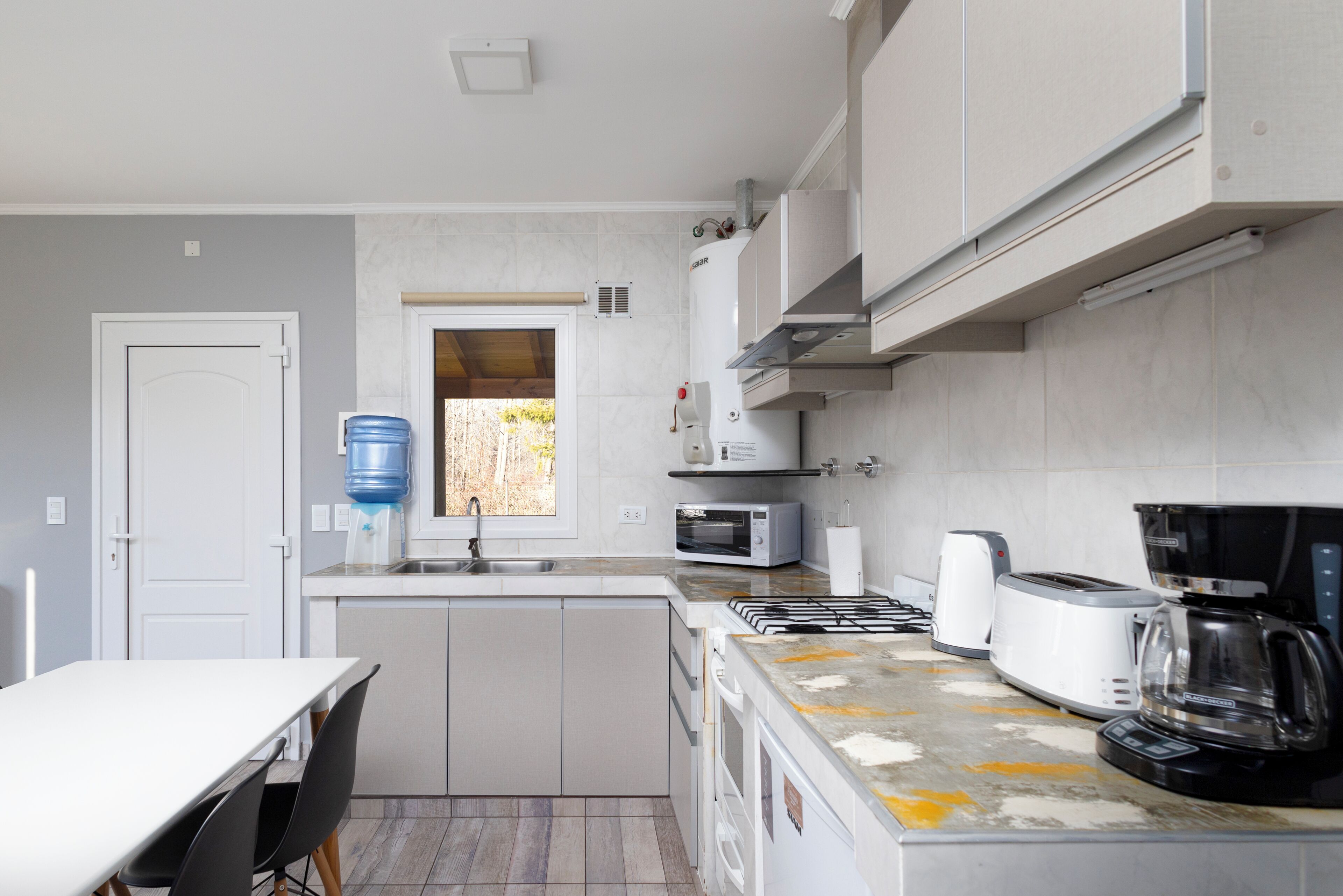 House | Private kitchen | Fridge, microwave, oven, stovetop