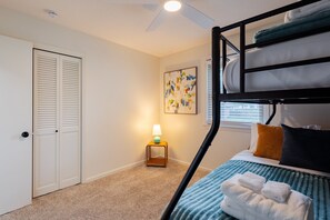 4 dormitorios, tabla de planchar con plancha, wifi y ropa de cama