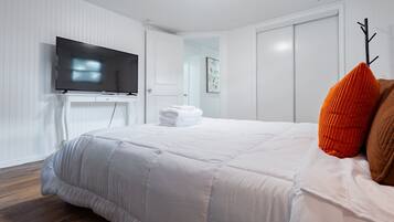 4 bedrooms, iron/ironing board, WiFi, bed sheets