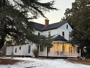 Exterior - Magnolia Manor is a beautiful property and close to everything! (Chapin)