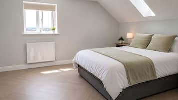 3 bedrooms, desk, iron/ironing board, travel cot