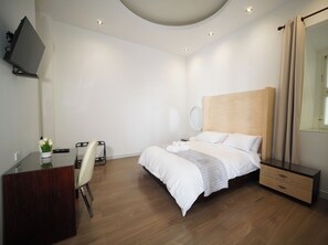 In-room safe, desk, laptop workspace, free WiFi - Patrimonial Hotel Boutique (Cochabamba)