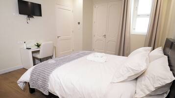 Comfort Double or Twin Room | In-room safe, desk, laptop workspace, WiFi (free)
