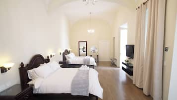 Deluxe Double Room | In-room safe, desk, laptop workspace, free WiFi