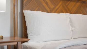 4 bedrooms, iron/ironing board, WiFi (free), bed sheets