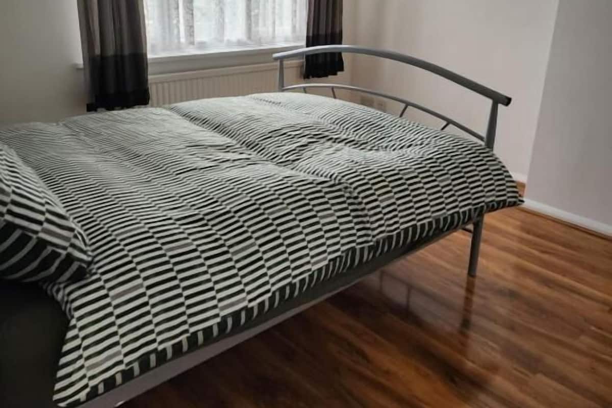 Habitación doble Deluxe, vista a la ciudad | Insonorización y wifi gratis