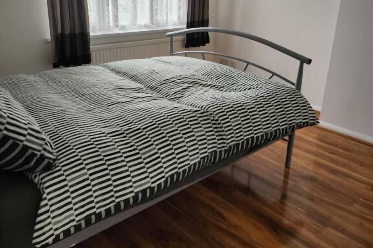 Habitación doble Deluxe, vista a la ciudad | Insonorización y wifi gratis