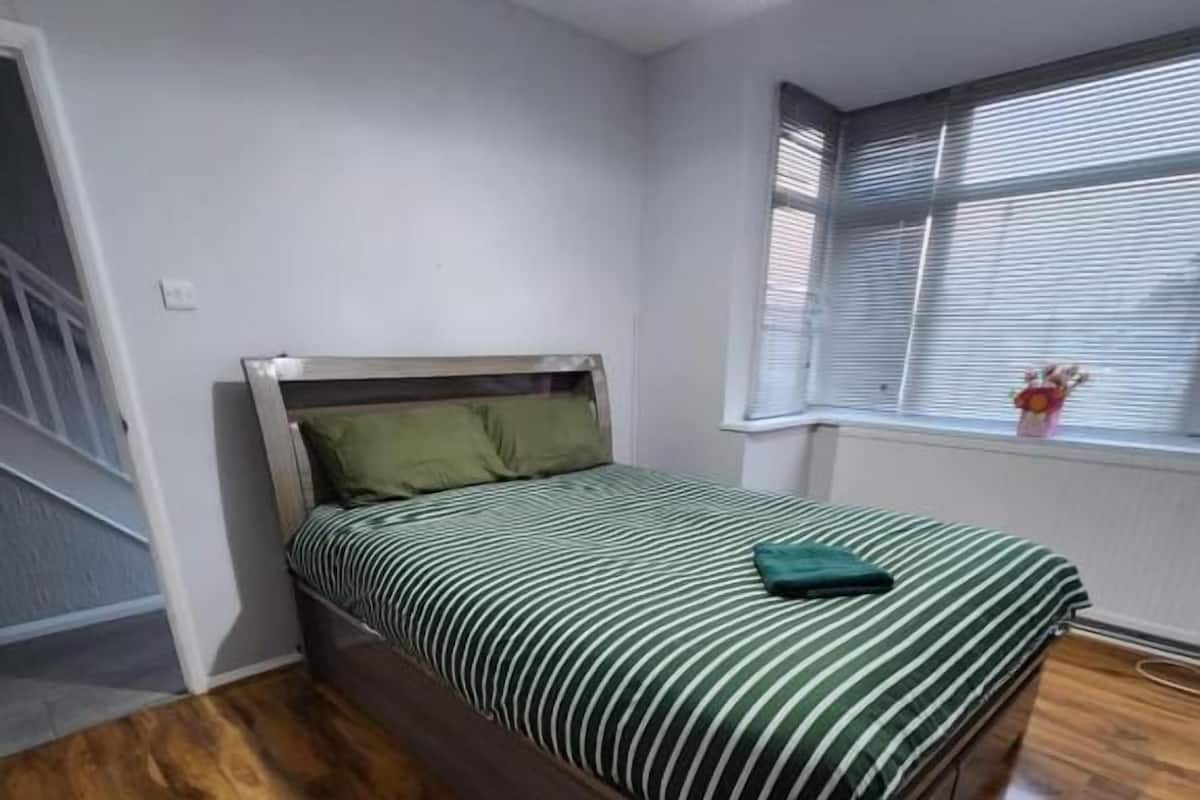Habitación doble Deluxe, vista a la ciudad | Insonorización y wifi gratis