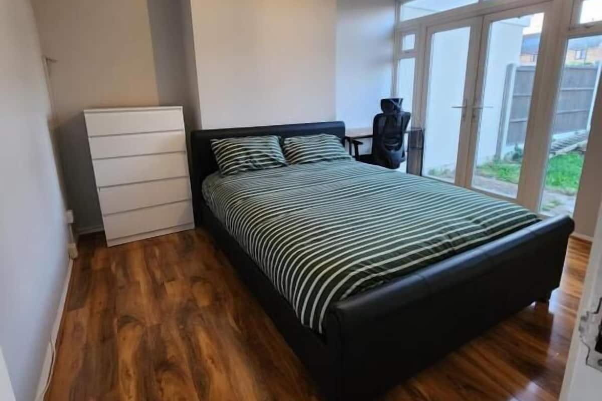 Habitación doble Deluxe, patio, vista al jardín | Insonorización y wifi gratis