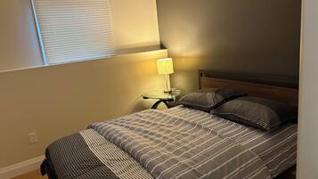 2 bedrooms, iron/ironing board, Internet, bed sheets