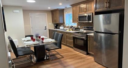 Two bedroom cozy apartment in central location, 15 minute from historic downtown