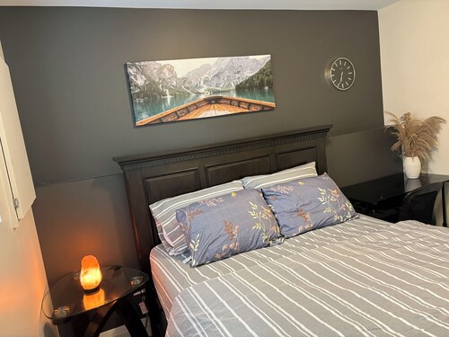 Two bedroom cozy apartment in central location, 15 minute from historic downtown