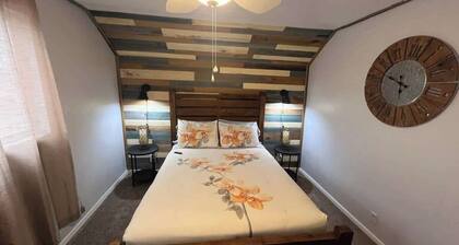 Comfortable 2 Bedroom Home in Historic Hibbing