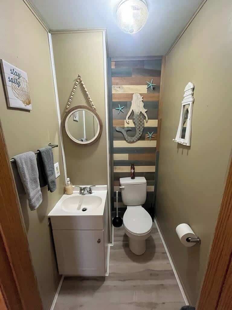 Shower, hair dryer, towels, shampoo