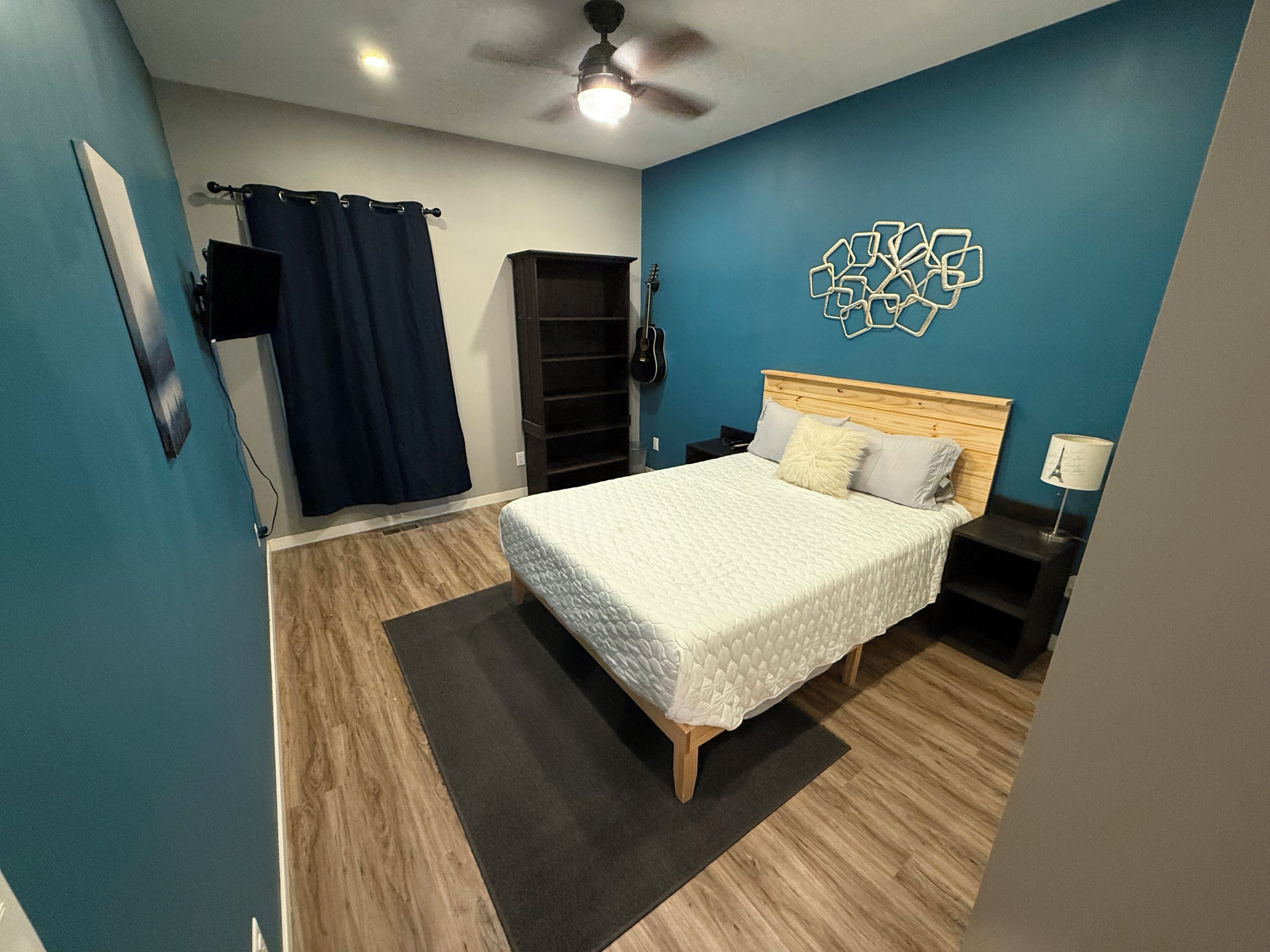 6 bedrooms, desk, iron/ironing board, free WiFi