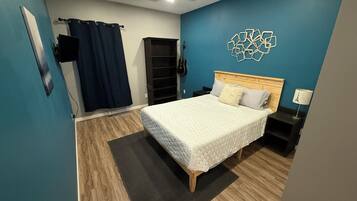 6 bedrooms, desk, iron/ironing board, free WiFi