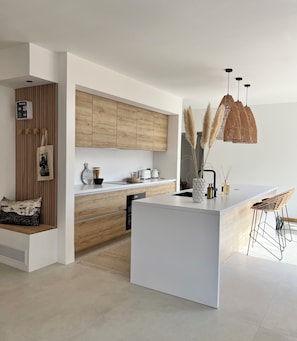 Coffee/tea maker, fridge, microwave, oven - New villa with a private pool, near Porto Vecchio (Lecci)