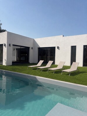 Outdoor pool - New villa with a private pool, near Porto Vecchio (Lecci)