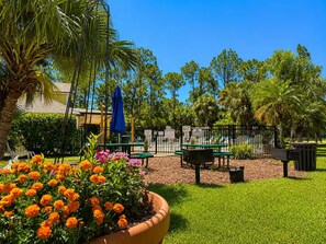Outdoor dining - Magical 3BR Near Disney Pool, Hot Tub, Gym&Parking (Kissimmee)