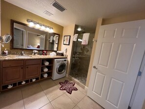 Shower, jetted bath, towels, soap - Spacious condo resort and water park in Kissimmee Florida. (Kissimmee)