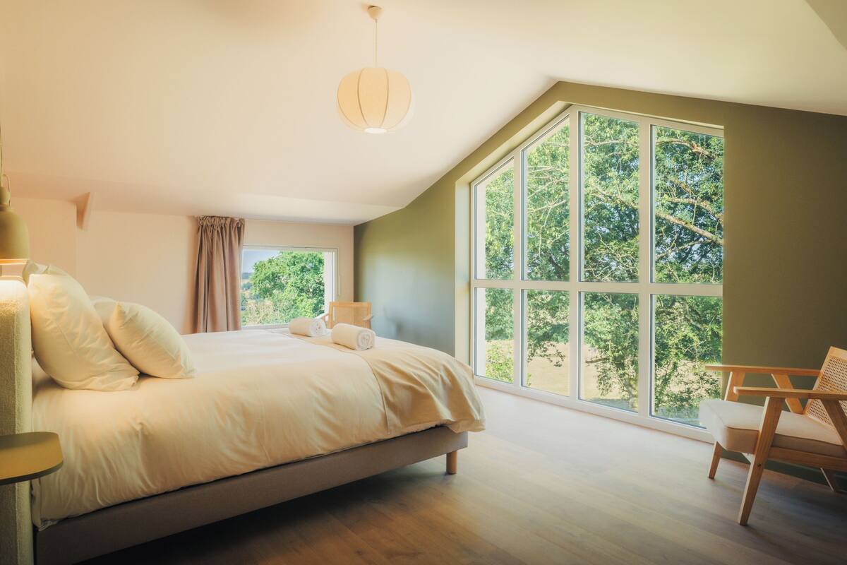 Suite, vista al valle | Artículos del minibar gratis, escritorio y wifi gratis