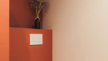 Kamar Double Deluks | Kamar mandi | Shower, pengering rambut, handuk, dan sabun
