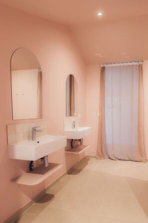 Suite, Valley View | Bathroom - Domaine de la Comté (la flocellière)