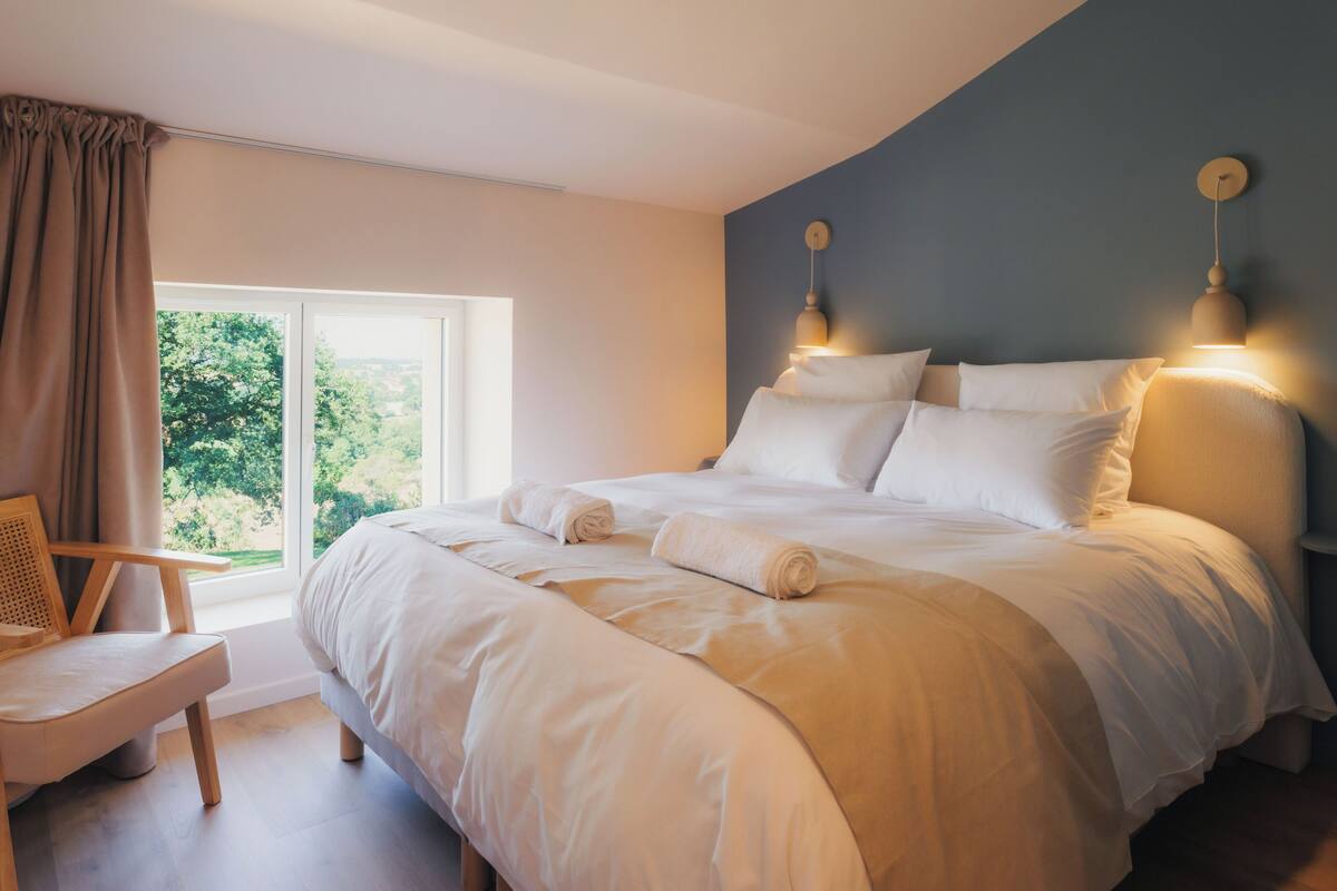 Habitación doble Confort | Artículos del minibar gratis, escritorio y wifi gratis