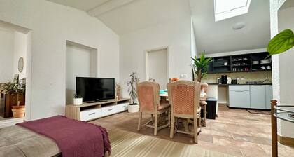 Modern apartment that sleeps 6