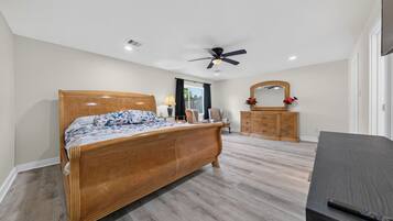 4 bedrooms, iron/ironing board, WiFi (free), bed sheets