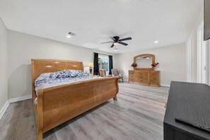 4 Schlafzimmer, Bügeleisen/Bügelbrett, kostenloses WLAN, Bettwäsche