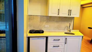 Superior Villa, Garden View | Private kitchen
