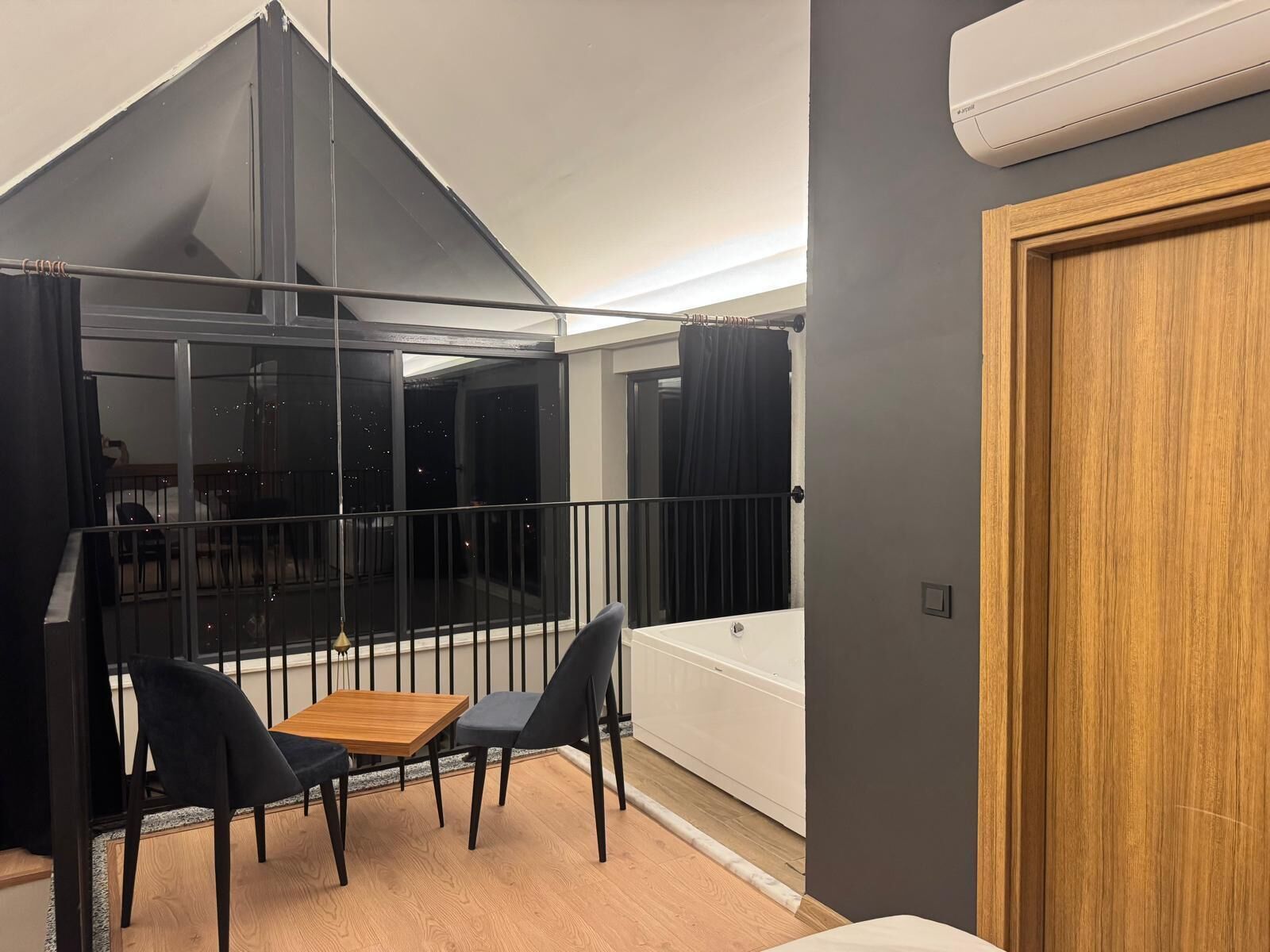 Blackout drapes, soundproofing, WiFi (free)