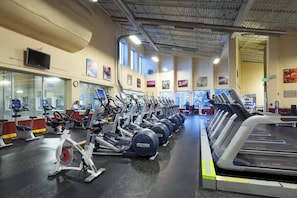 A gym with multiple exercise machines, including treadmills and stationary bikes, arranged in rows. - 2 Bedroom Villa Sheraton Lakeside Terrace Resort (Avon)
