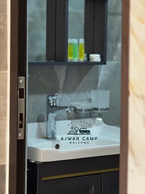Vierbettzimmer | Badezimmer